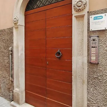 아파트 La Finestra Sulmo 술모나