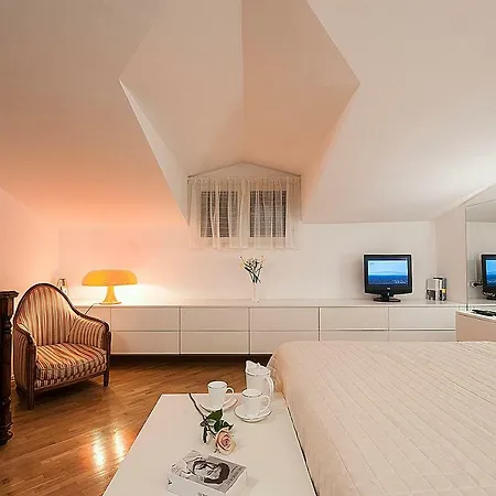 La Finestra Sulmo 술모나