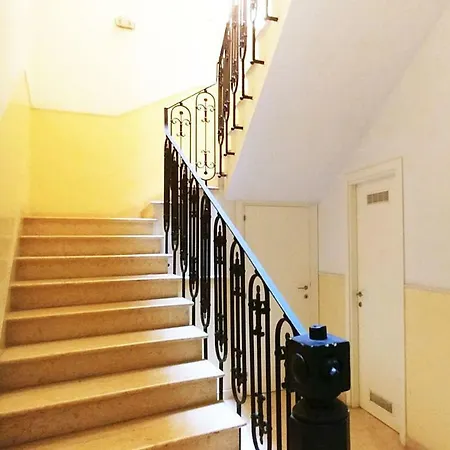 아파트 La Finestra Sulmo 술모나